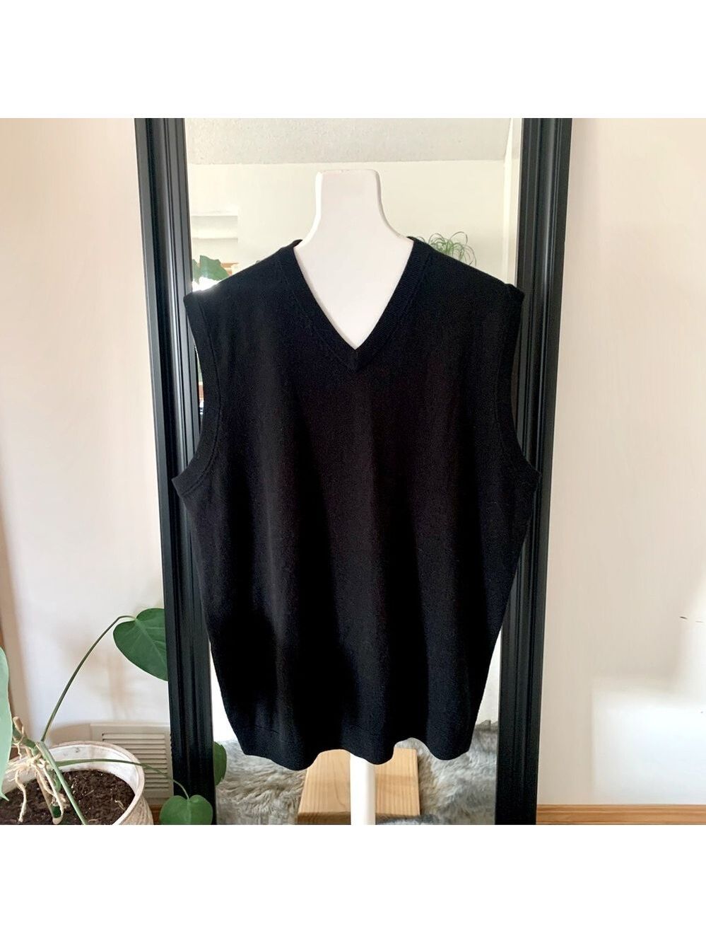 Turnbury Black Extra Fine Merino Wool Sweater Vest